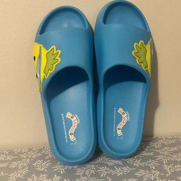 Women’s Squishmallows Maui the Pineapple Casual Molded Slide Sandal Size 11 / 12 - Picture 4 of 7